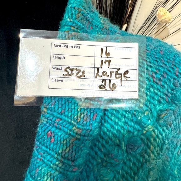 DKNY Jeans sweater in a size large, decorative sequence and a decorative button - Picture 10 of 10